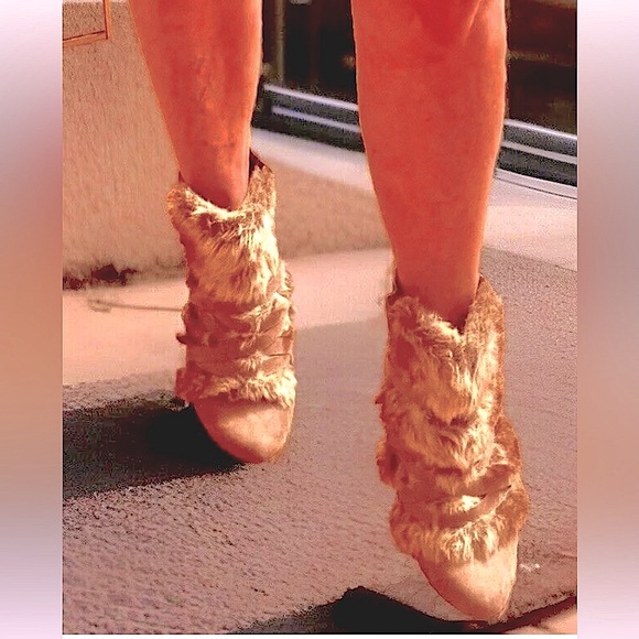 👢ELLE👢VEGAN FUR & SUEDE AROUND STRAPS 4.5” HIGH HEEL ANKLE BOOTS EUC💃 - Picture 6 of 15